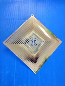 Windspiel mit Drachen