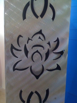 Preview: Feuersäule mit Lotusblüten - Motiv