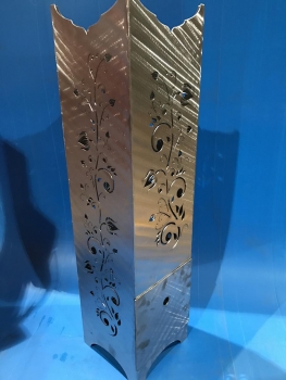 Feuersäule mit Clematismotiv