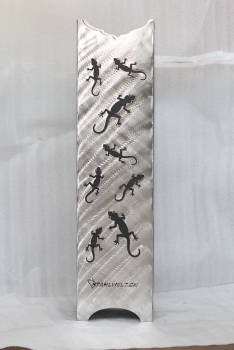 Blumensäule mit Echsenmotiv