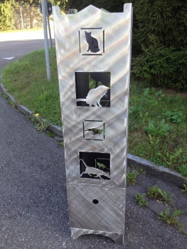 Preview: Feuersäule mit Katzenfenster - Motiv