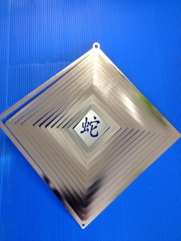 Windspiel mit Schlange