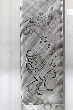 Blumensäule mit Jazzmotiv