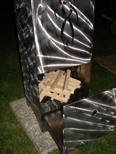 Feuersäule mit HOPP-SCHWIIZ - Motiv