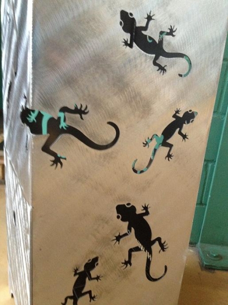 Feuersäule mit Echsen - Motiv