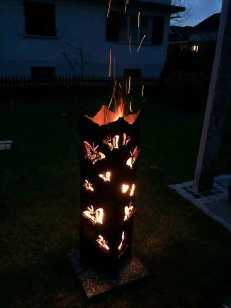Feuersäule mit Schmetterling - Motiv