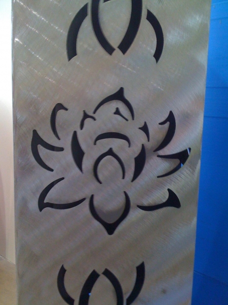 Feuersäule mit Lotusblüten - Motiv