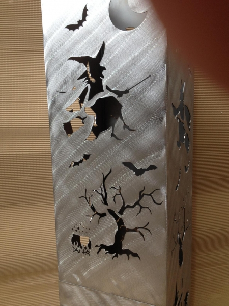 Feuersäule mit Hexe - Motiv