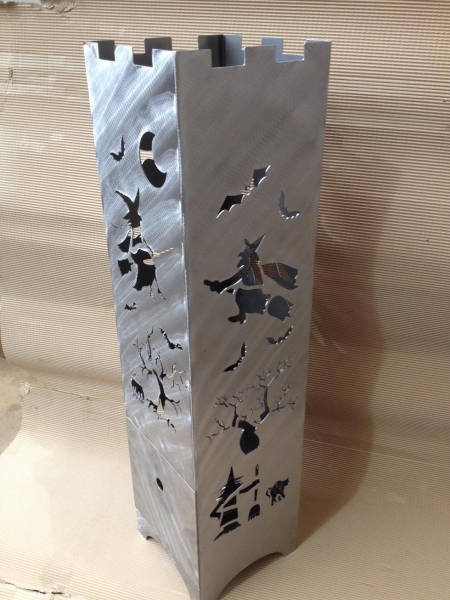 Feuersäule mit Hexenmotiv