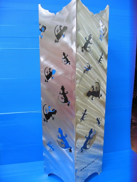 Blumensäule mit Geckomotiv