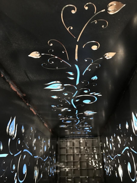 Feuersäule Clematismotiv von innen