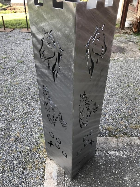 Feuersäule mit Pferde - Motiv