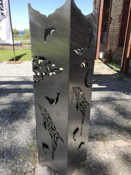 Feuersäule mit Delfin - Motiv