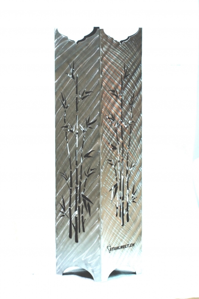 Blumensäule mit Bambusmotiv