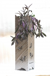 Blumensäule mit Schmetterlingmotiv